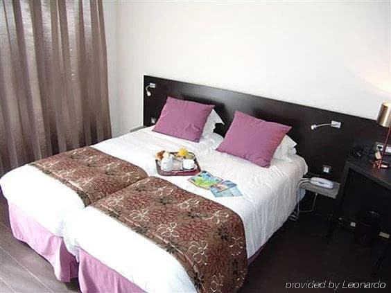 Villa With Private Pool in Plestin-les-greves - Photo 5