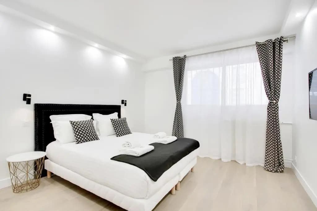 Trocadero/ Eiffel Tower - 3 Bedrooms- All New! - Photo 3