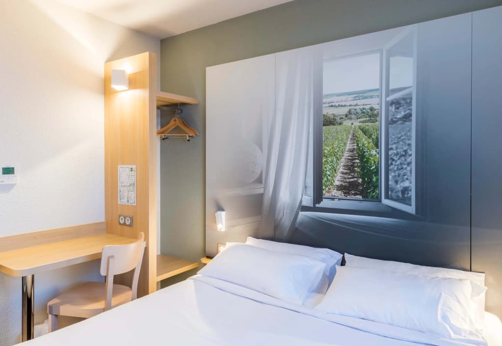 B&B HOTEL Troyes Magasins d'usine - Photo 3