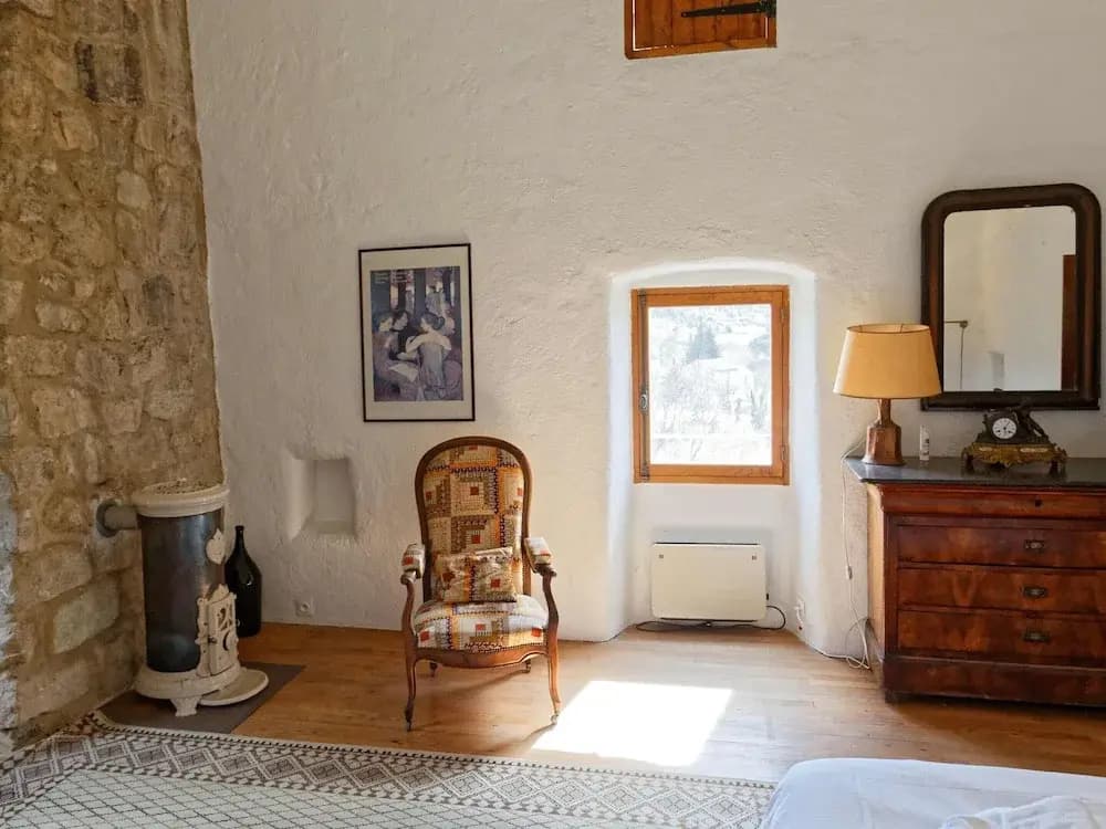 Charming Stone House - Photo 4