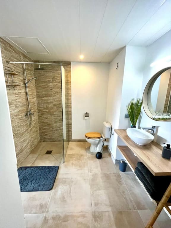 NOUVEAU studio chaleureux avec jacuzzi privé & piscine - Miniature 8