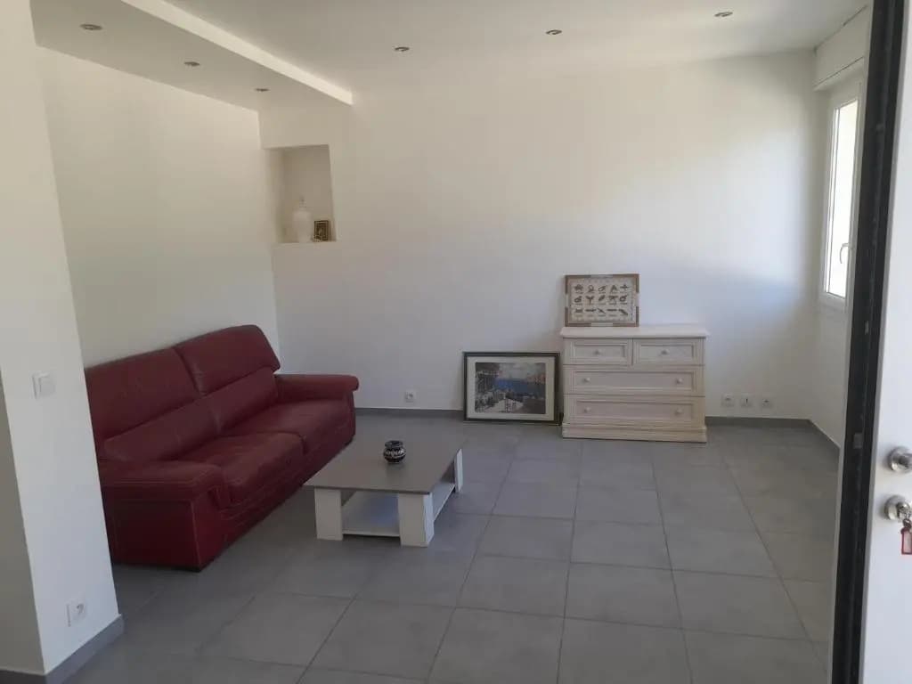 appartement familiale avec extérieur sympas pour profité du soleil - Miniature 8