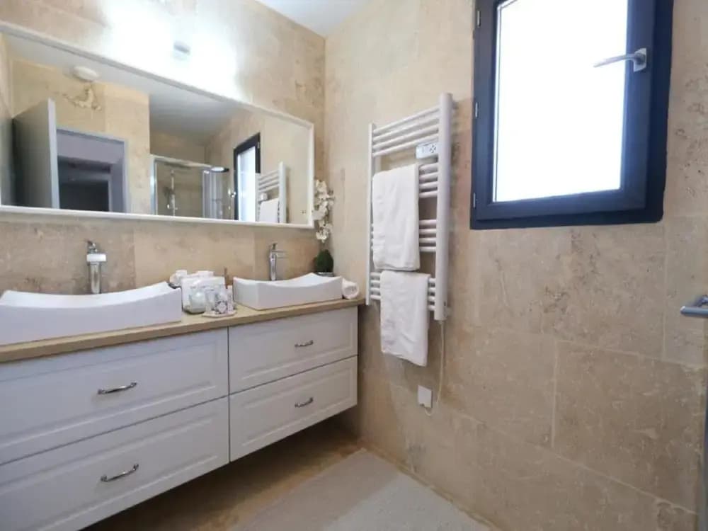 Charming Holiday Home With Private Pool - Miniature 7