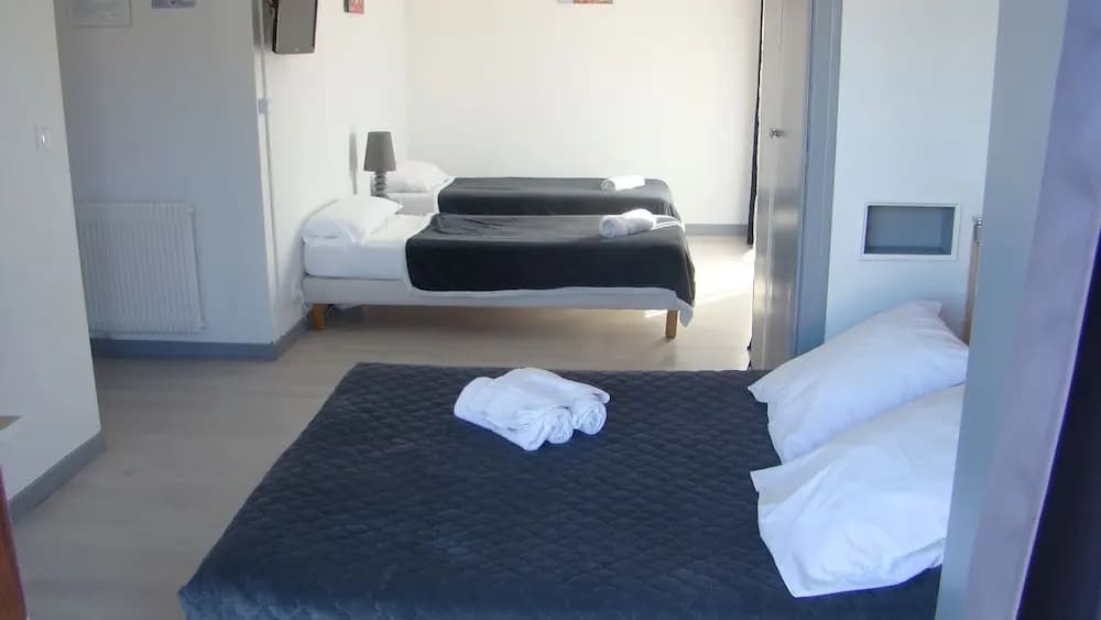 hôtel le Canetois - Photo 2