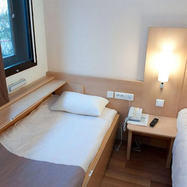 Egg Hotel Paris Gonesse - Miniature 6