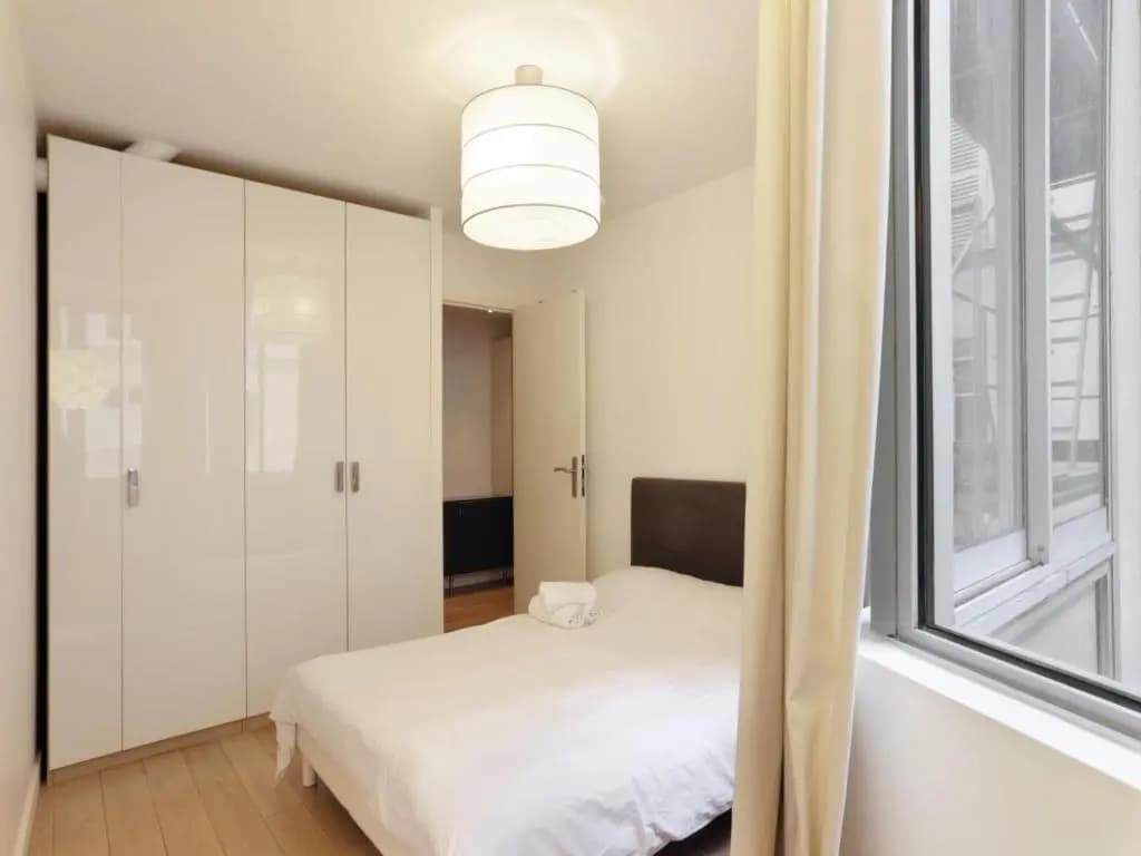 Sleek Apartments Near Saint Germain - Miniature 6