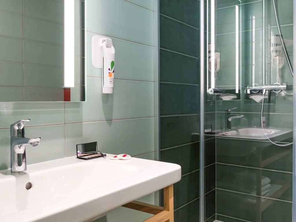 ibis Styles Paris Gare Saint Lazare - Photo 2