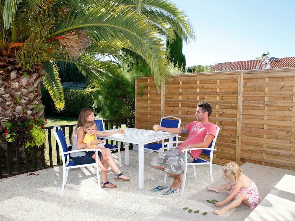 Modern Family Getaway - Miniature 6