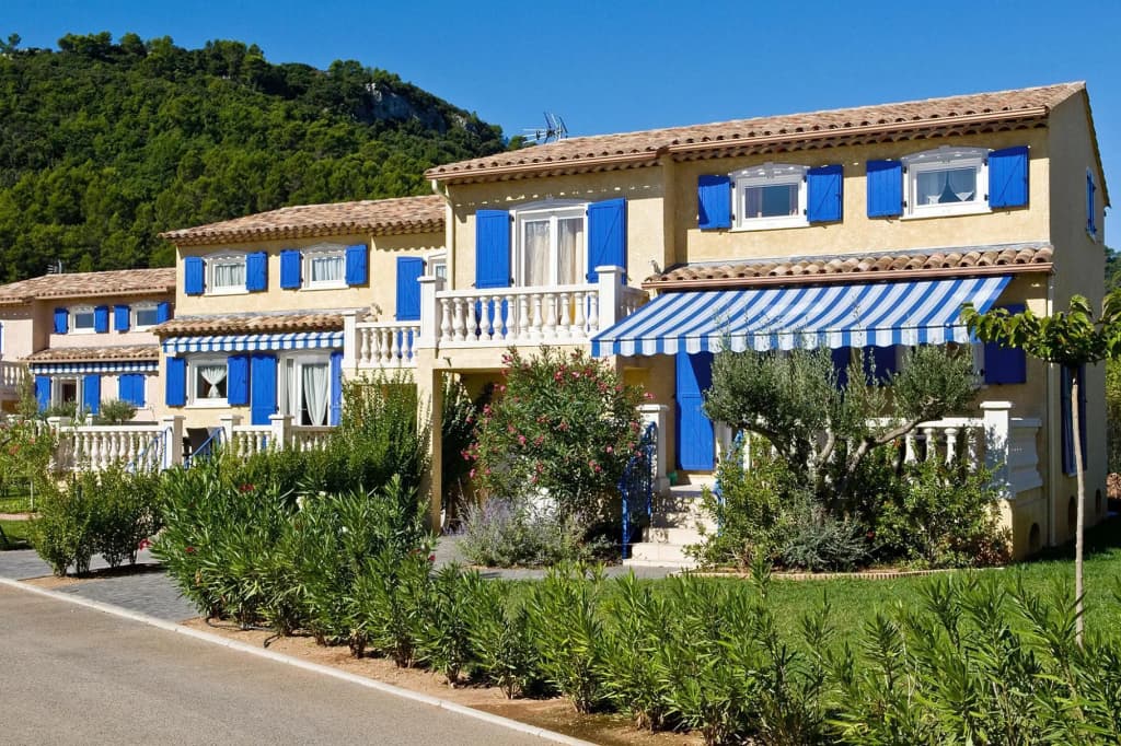 Terraced house with air conditioning in the residence Le Clos des Oliviers - Photo 1