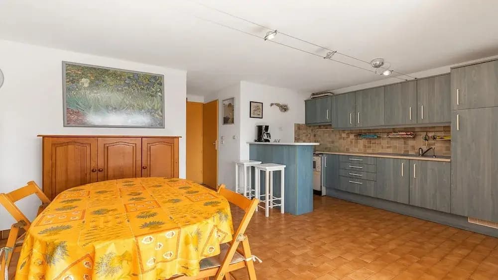 Bright Seaside Retreat in Agde - Photo 3