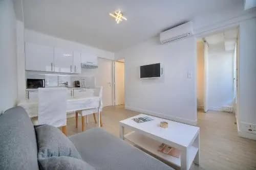 Renovated apartment with terrace - Photo 5