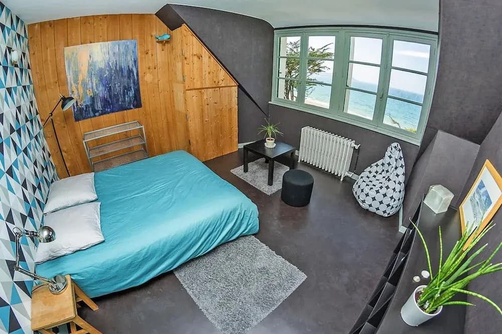 Cottage in Locquirec With Beach Access - Photo 1