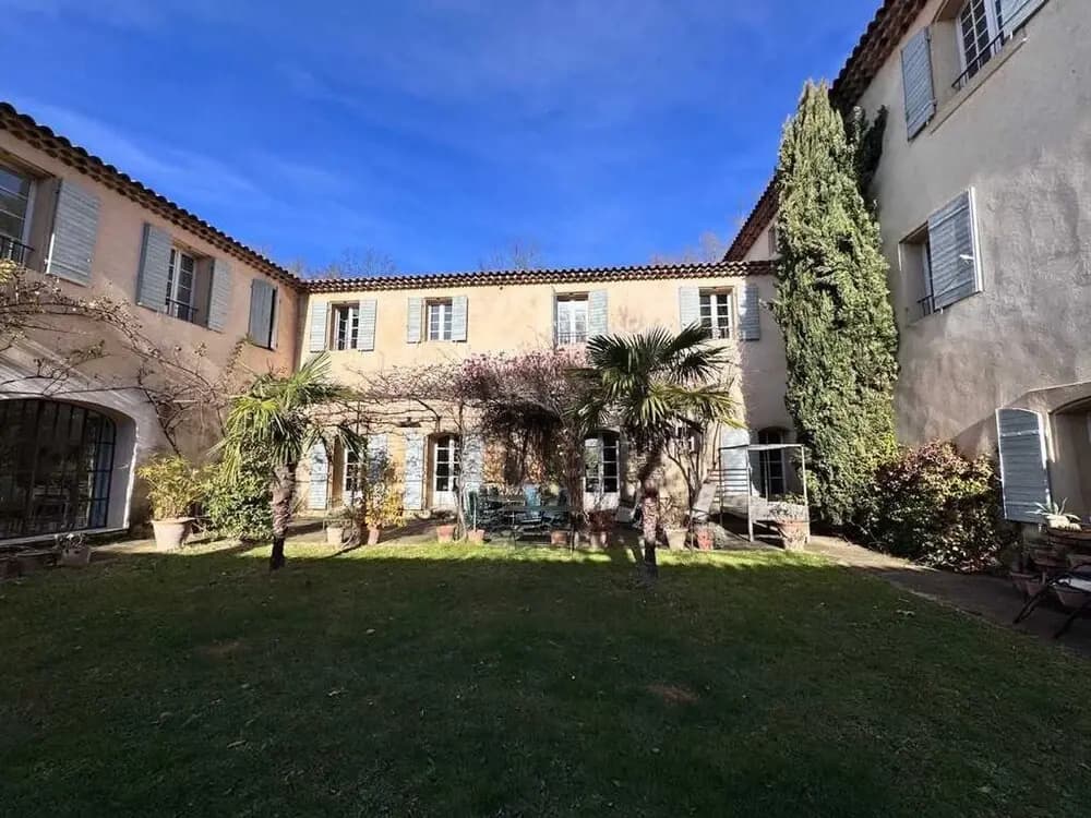 New Bastide Couronne d Aix Luxury in Aix-en-provence A Sophisticated Retreat for Families and Friends - Photo 1
