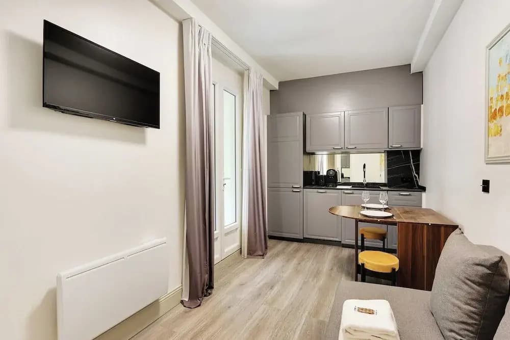 Modern Apartment & Terrace - 2br/6p - Near Nation - Photo 4