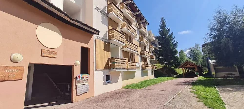 Alpine Stay Near Ski Slopes - Photo 1
