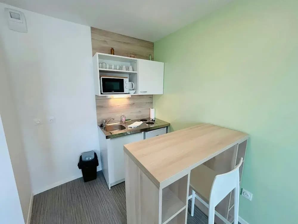 We Live In R - Suite 403 - Photo 2