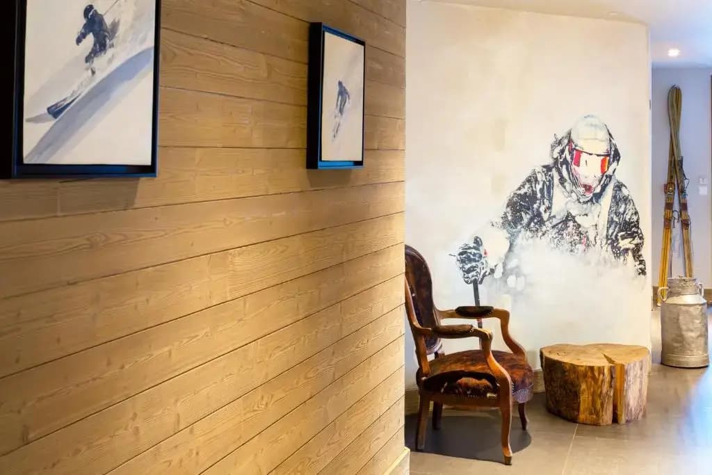 Hillary Hotel - Photo 1