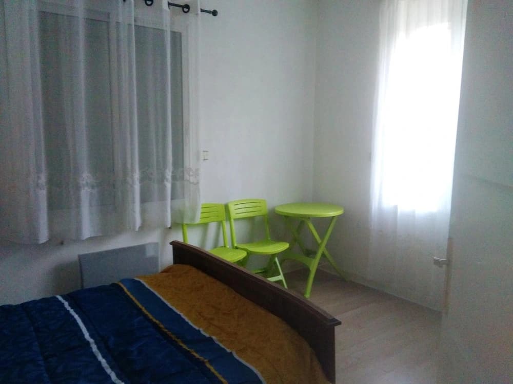 Apartment With one Bedroom in Jonzac, With Terrace and Wifi - Photo 3