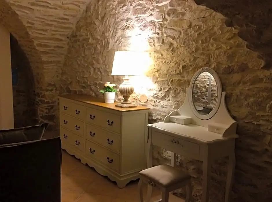 Locus Amoenus - Photo 5