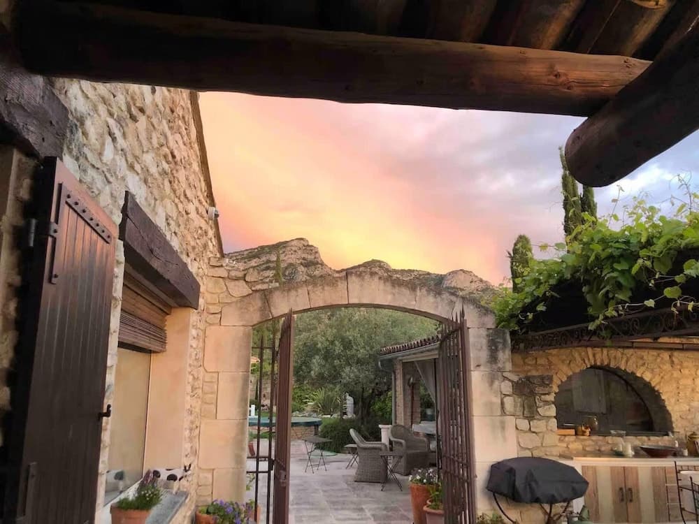 Villa Near Avignon With Separate Suites - Photo 3