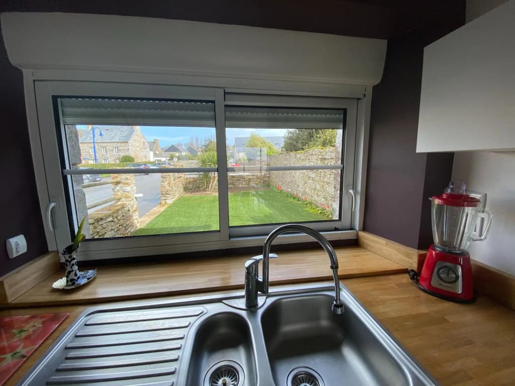 Holiday Home With sea View in Portbail - Miniature 6