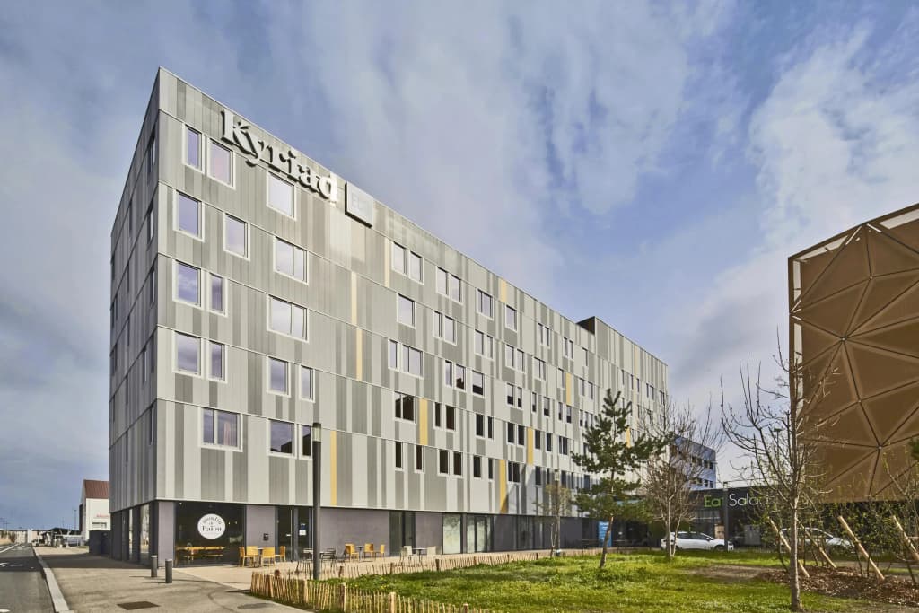 Kyriad ECO - Clermont Ferrand Estaing - Photo 1