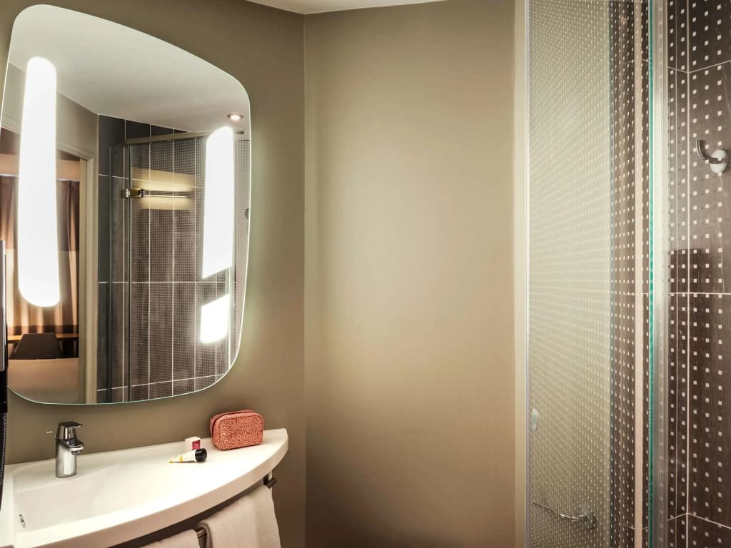 ibis Saint Quentin En Yvelines Velodrome - Miniature 8