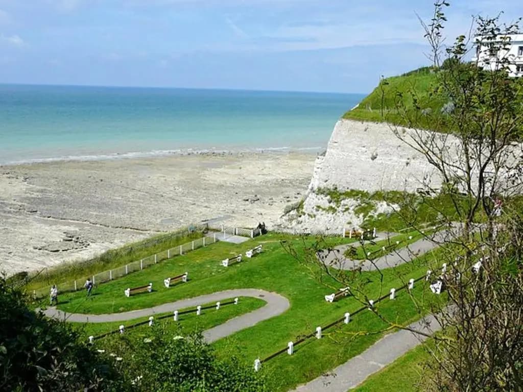 Studio a Ault a 100 m de la plage avec wifi - Miniature 6