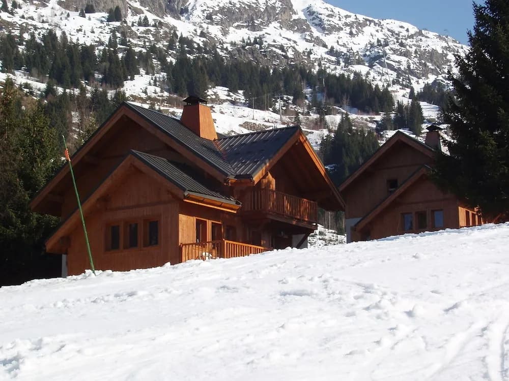 Mountain Chalet, hidden among the trees, with stunning views over lake - Photo 4