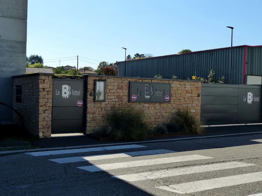 Le B Complexe Hôtel - Photo 1