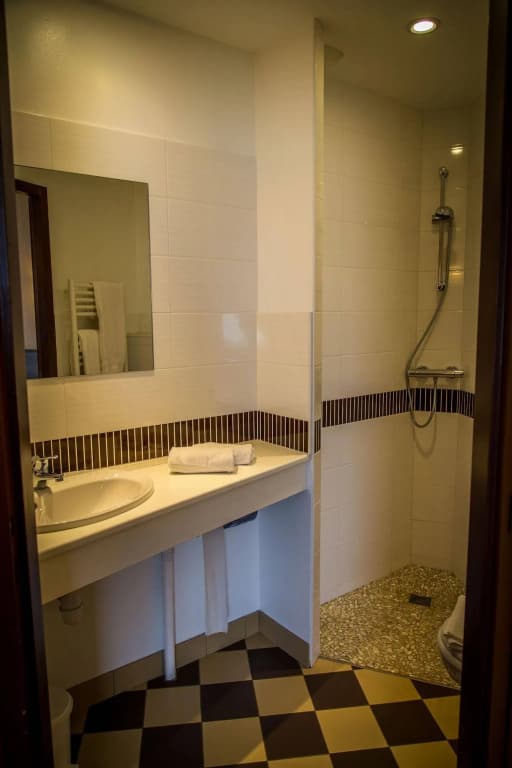 Brit Hotel Confort Azur Cholet Nord - Miniature 8