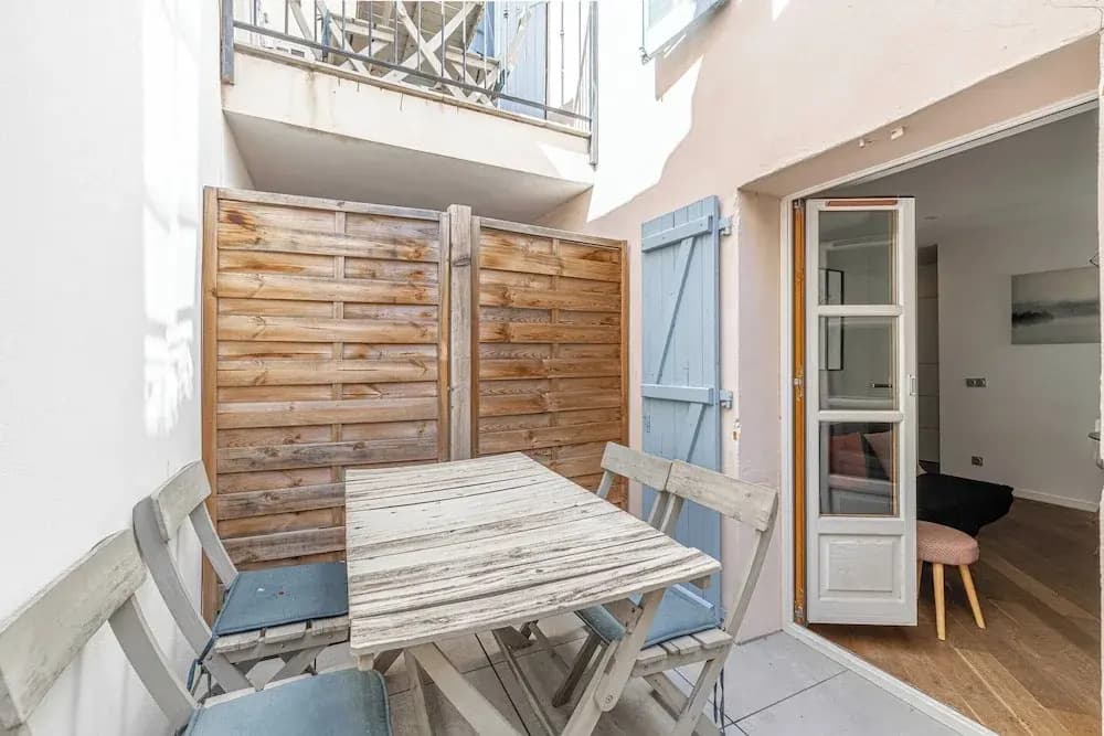 Magnificent Renovated 2 Bedroom Apartment, Terrace - Miniature 8