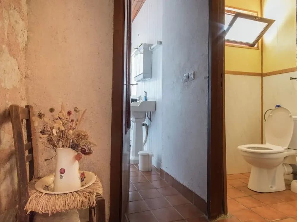 A Cave House With a Historic Charm - Miniature 8