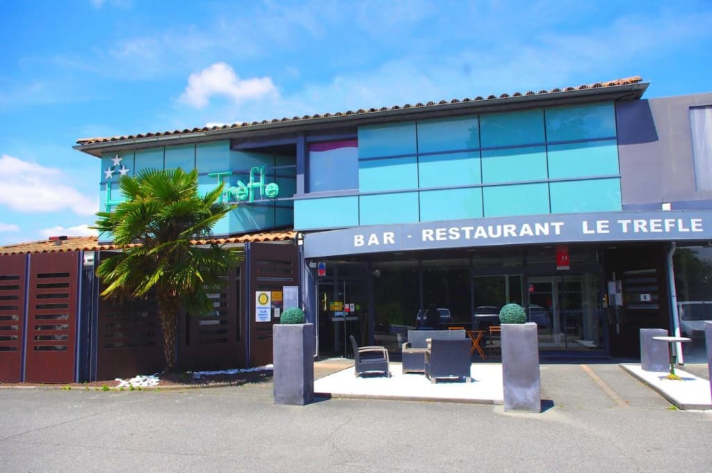 Hotel le Trèfle - Photo 1