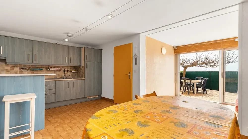 Bright Seaside Retreat in Agde - Photo 4