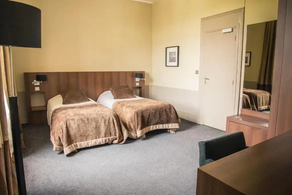 Golf Hotel - Miniature 6