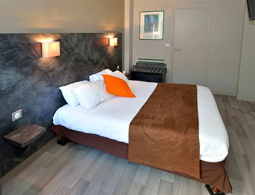 Garden Hotel - Photo 3