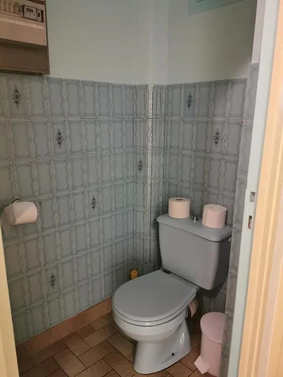 F2 de 45 m2 avec jardin au rdc dans villa chiens OK à 5 min à pied des Thermes de Vernet-les-Bains, location de samedi à s...