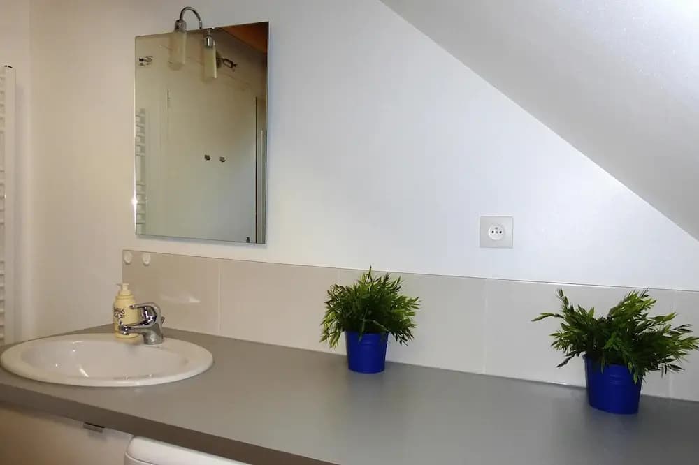 Pretty Flat With Roof Terrace and Large Garden - Miniature 6