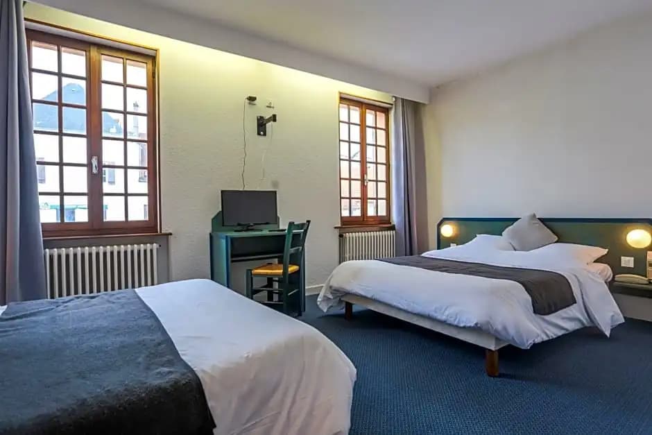 Hotel Du Commerce - Photo 2