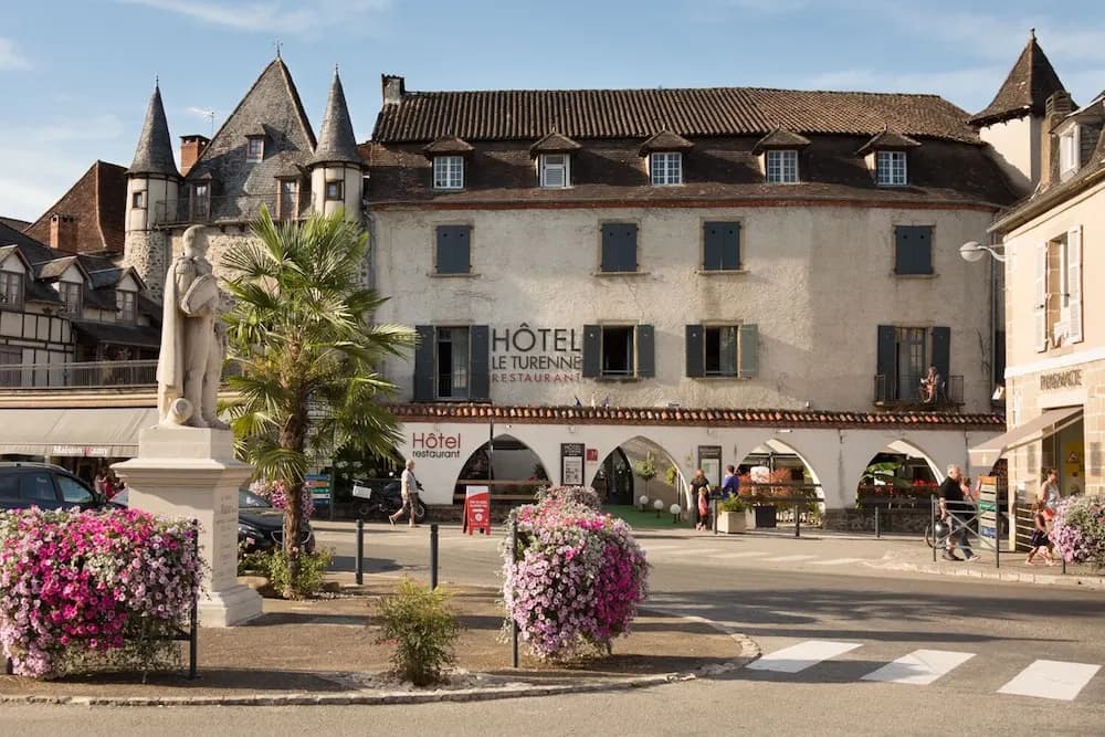 Hôtel Le Turenne - Photo 1