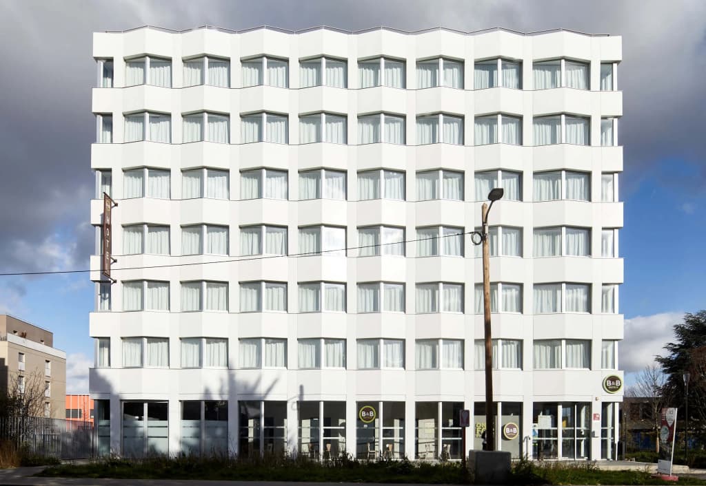 B&B HOTEL MASSY Gare TGV - Photo 1