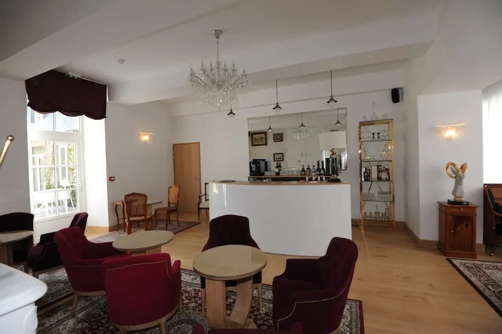 Hôtel Victor Hugo - Photo 2