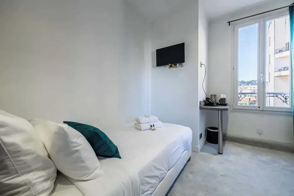 Hotel Avaton - Single Bedroom - Cannes Palais - Miniature 8