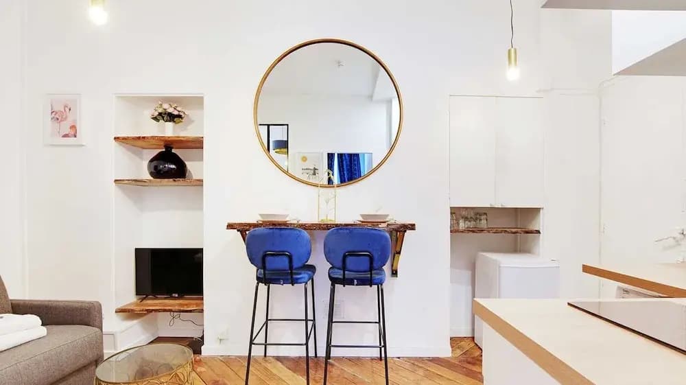 Chic Apartment in Paris for Couple - Photo 5
