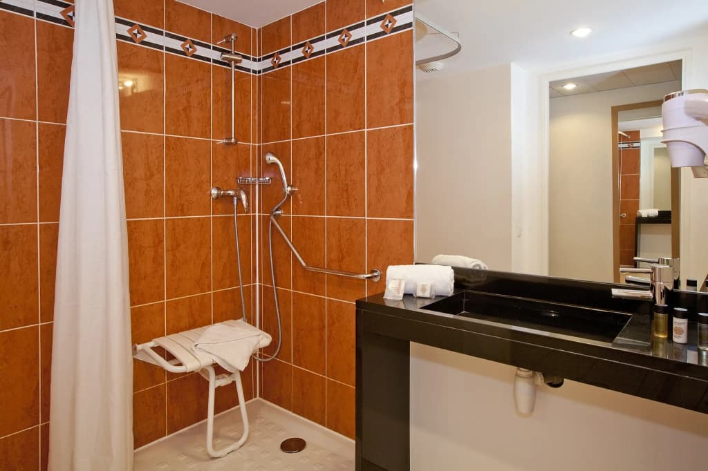 Residhome Aparthotel Paris Evry - Miniature 8