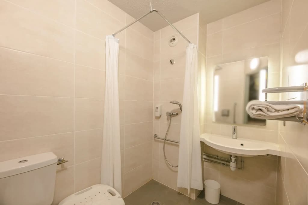 B&B HOTEL Poitiers (1) - Miniature 8