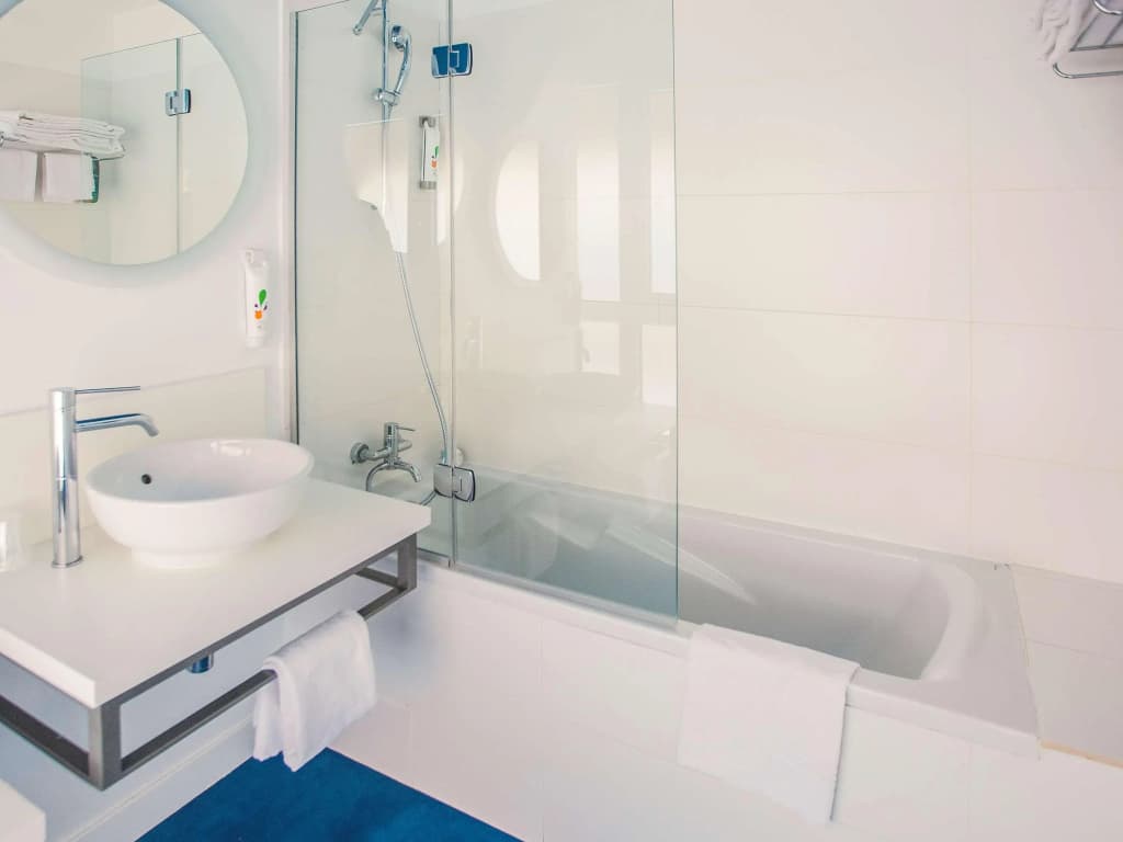 ibis Styles Toulon Centre Port - Miniature 7