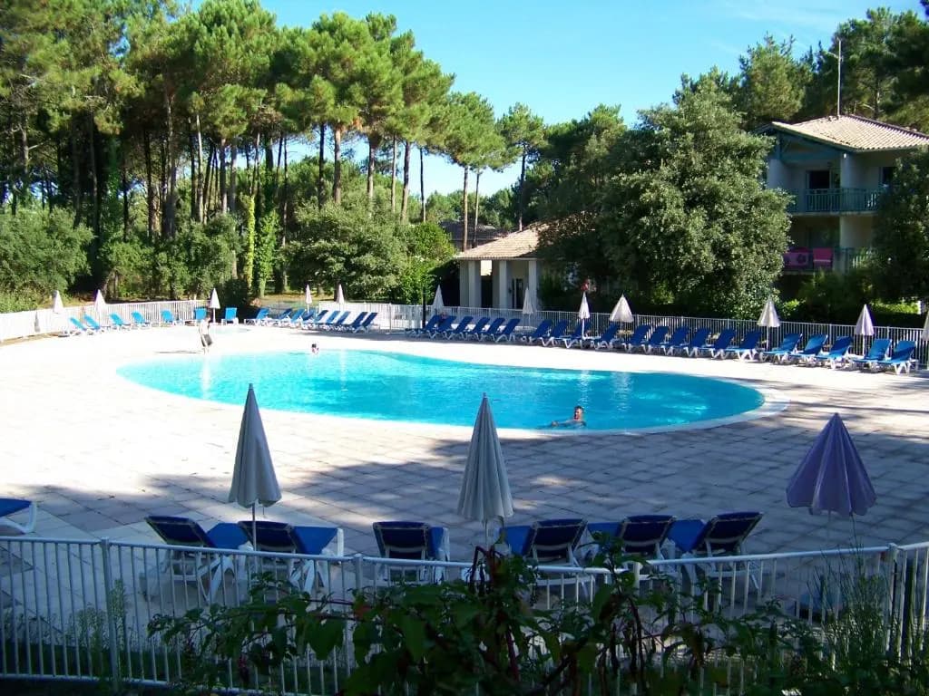 Bel appartement lumineux à Vieux Boucau avec piscine chauffée - Résidence Domaine du Golf de Pinsolle - Miniature 8