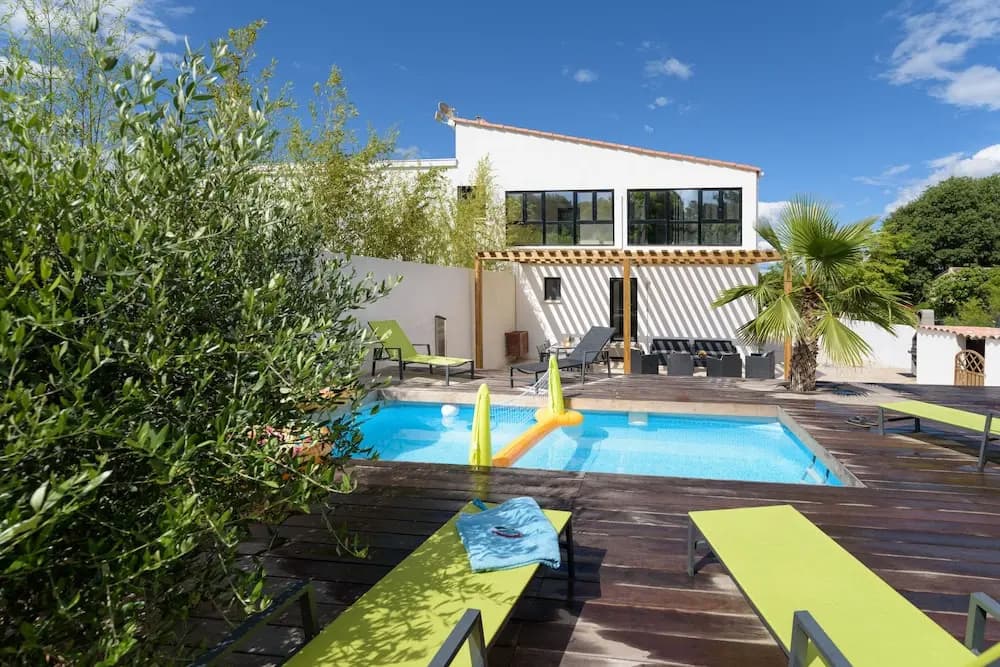 Villa Holidays - Photo 4